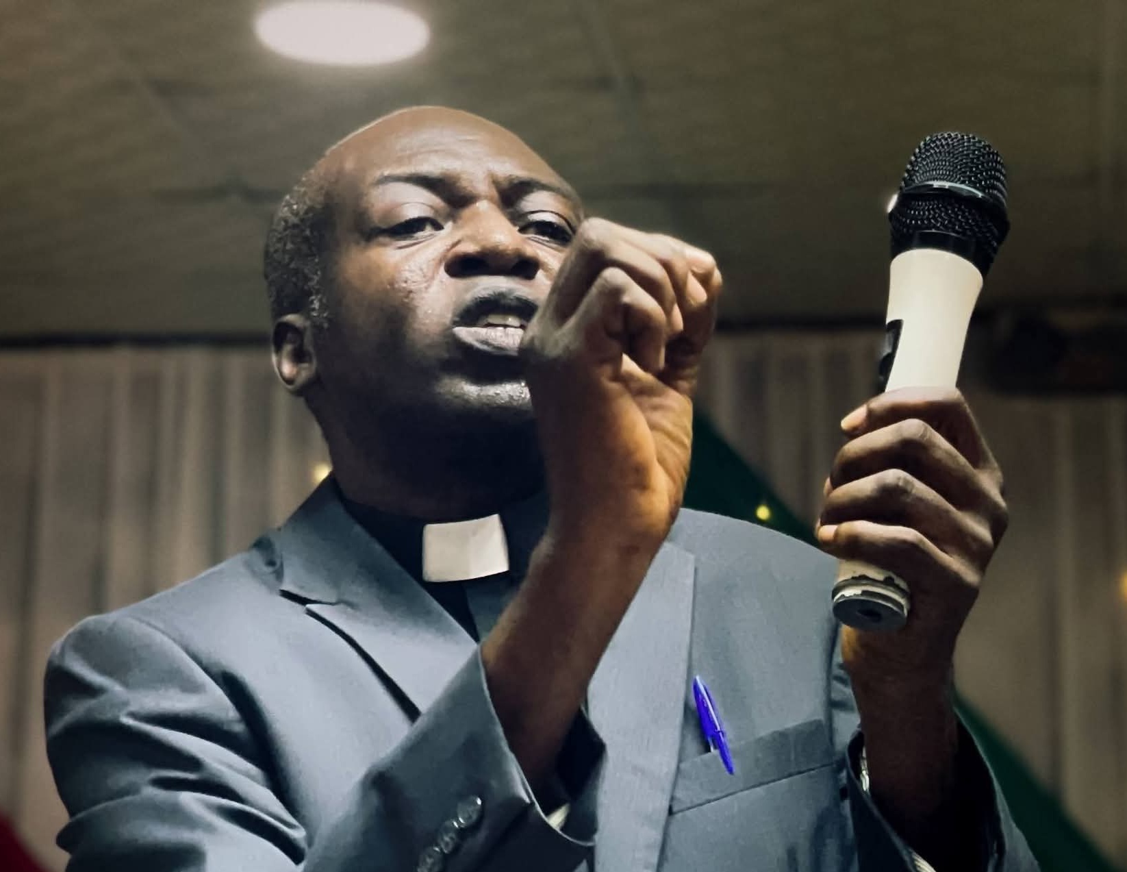 Pastor 6